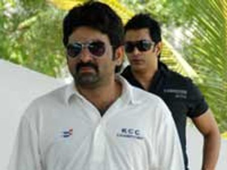 போதைமருந்து வாங்கும்போது நடிகர் ரவி தேஜா சகோதரர்கள் கைது!