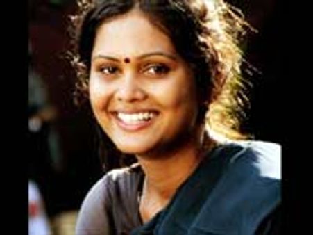 பளார் விட்ட இயக்குநர்... கதறிய நடிகை... கொதிக்கும் மகளிர்!