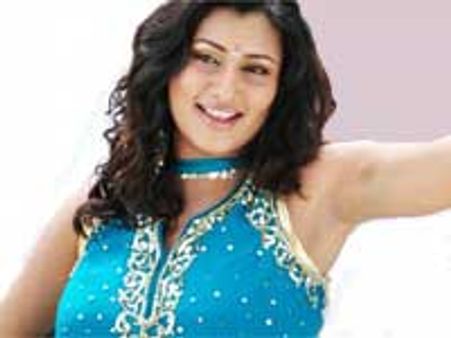 மகன் பெயரை பச்சை குத்திய மாளவிகா!