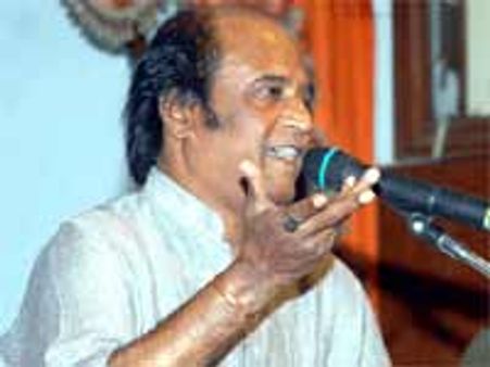 பொதுநலத்திற்காக உழைக்கும் கருணாநிதிக்கு ஓய்வே தேவையில்லை-ரஜினிகாந்த்