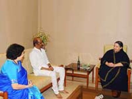 ஜெயலலிதாவுக்கும் நேரில் அழைப்பு வைத்த ரஜினி!