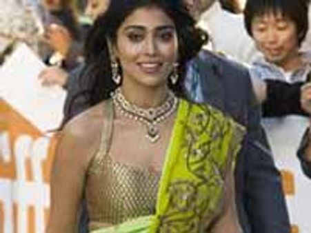 இணையதளங்களில் ஸ்ரேயாவின் முத்தக் காட்சிகள்!