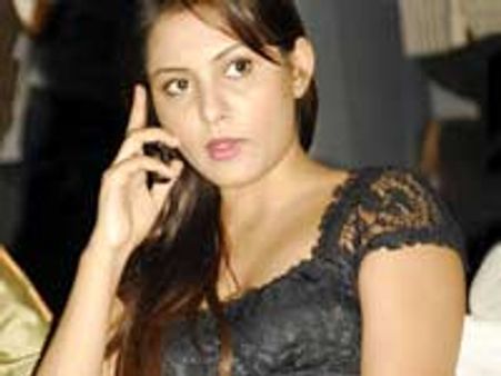 போதை கும்பலுடன் மதுஷாலினி, சார்மி தொடர்பு!??