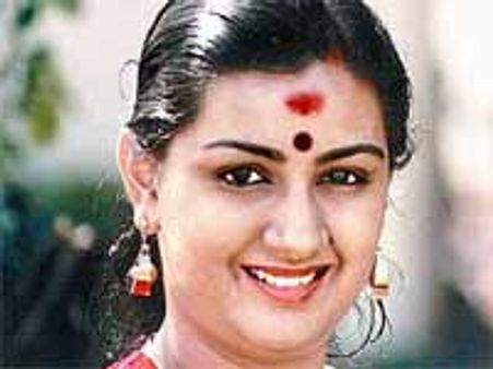 திருட்டு டிவிடி வழக்கு-நடிகை மேனகாவுக்கு வாரண்ட்!