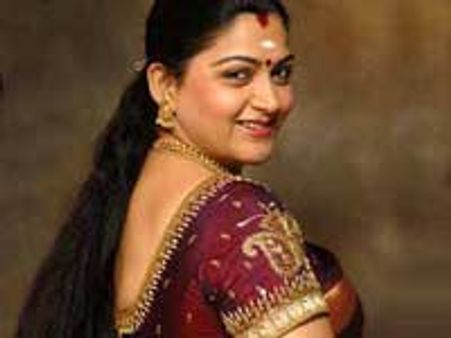 எங்களாலும் கீழே இறங்கிப் பேச முடியும்-ஜெ.வுக்கு எச்சரிக்கை விடும் குஷ்பு