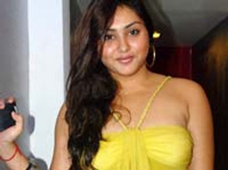 பி கிரேடு படம் வேணாம்! - நமீதா