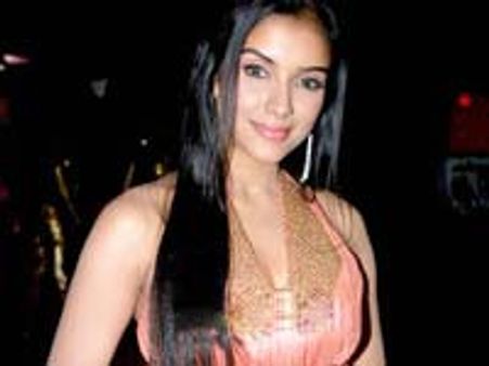 கால்ஷீட்டுக்கு 'நஹி' சொன்ன அசின்.. கடுப்பில் ஸ்ரீதேவி!