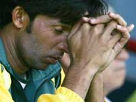 சூதாட்டம் எதிரொலி-மலையாளப் படத்திலிருந்து பாக். பவுலர் ஆசிப் நீக்கம்