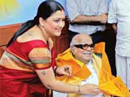 குஷ்புவுடம், சுந்தர்.சியும் சேர்ந்து திமுகவின் கொள்கைகளை வளர்க்க வேண்டும்-கருணாநிதி