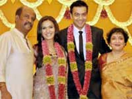 கல்யாணத்திற்கு வர வேண்டாம் என்று கூறியதால் ரசிகர்கள் அதிருப்தி-விருந்து வைக்க ரஜினி திட்டம்