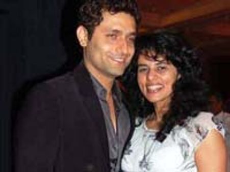 நடிகர் ஷைனி என்னைக் கற்பழிக்கவில்லை-வேலைக்காரப் பெண் பல்டி