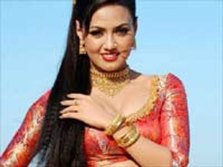 கவர்ச்சியும்-கதையும் பிரிக்க முடியாதது-சனா கான் புது விளக்கம்