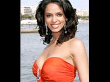 ஆபாச நடிப்பு: மல்லிகா ஷெராவத் மீதான வழக்குக்கு தடை இல்லை-பாம்பே உயர்நீதிமன்றம்