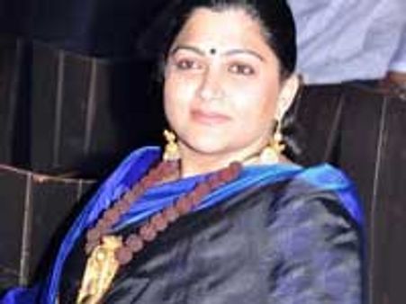 ருத்ராட்சத்தில் ப்ளாஸ்டிக் தாலி... மீண்டும் சர்ச்சையில் குஷ்பு!