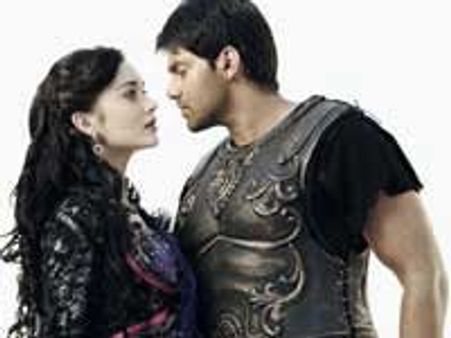 பூஜா - நிலாவுடன் காதலா? - ஆர்யா சொல்லும் விளக்கம்!