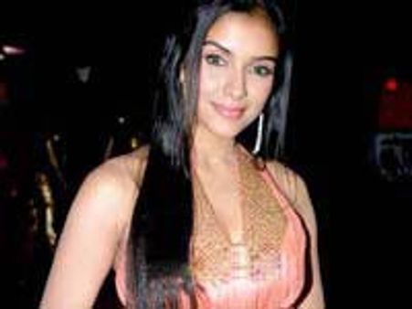 'லக்ஸ்' அம்பாசடர் ஆனார் ஆசின்!