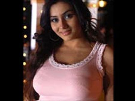 நமீதாவின் 'ஃபயர்'