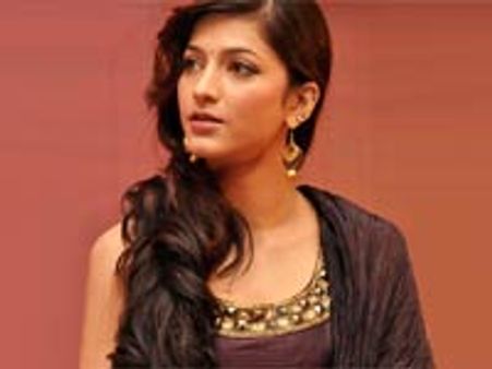 என் கண்ணில் கோளாறு-ஸ்ருதி ஹாசன்