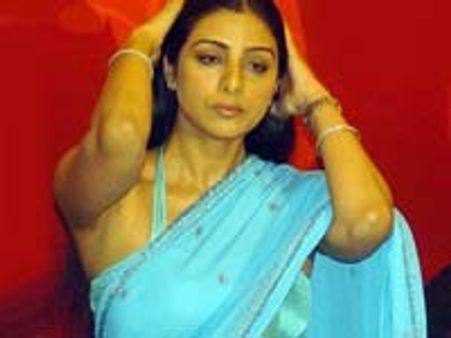 உருமி படத்துக்காக ஒரு பாடலுக்கு ஆடுகிறாராம் தபு.