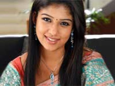 'கலாச்சாரத்தை சீரழிக்கும் நயனதாரா'-பெண்கள் அமைப்பு போர்க்கொடி!