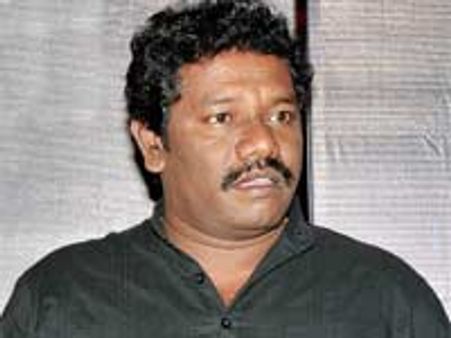 'பணம் வைத்திருக்கும் அரசியல்வாதிகள் படம் எடுக்கணும்' - கருணாஸ் போட்ட 'குண்டு'