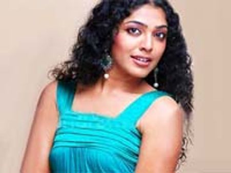 நிஜத்தில் நான் செம கவர்ச்சி-ரீமா கல்லிங்கல்!