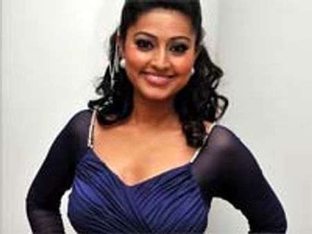 'மின்மினி' ரோல்களில் சினேகா-ரசிகர்கள் அதிருப்தி