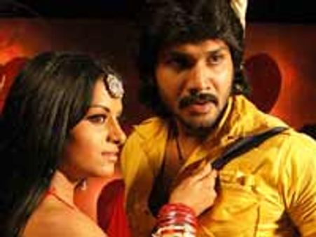 பிரியாணி கொடுத்து பிச்சைக்காரியை கரெக்ட் பண்றியா? - நடிகரை வளைத்த மக்கள்