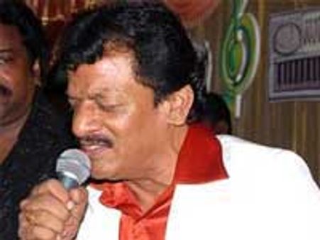 இசையமைப்பாளர் சந்திரபோஸ் உடல்நலக் குறைவால் இன்று காலை காலமானார்.