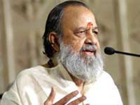 கவிஞர் வாலிக்கு அண்ணா விருது: பையனூர் விழாவில் ராம.நாராயணன் வழங்கினார்