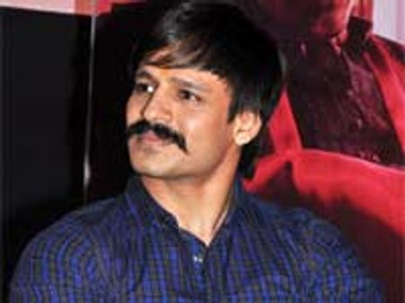 சினிமா விழா-பாதியில் நழுவிய விவேக் ஓபராய்!