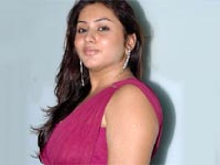 கவர்ச்சியாக நடித்து நடித்து அலுத்து விட்டது-நமீதா சலிப்பு