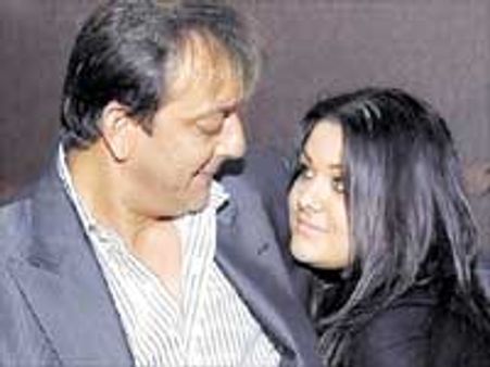 அமெரிக்க விசா மறுப்பு-மகளைப் பார்க்க முடியாமல் சஞ்சய் தத் வேதனை!