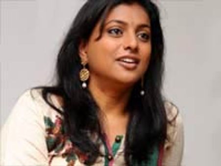 விமானத்தில் வந்த நடிகை ரோஜாவிடம் ரூ 2.5 லட்சம் திருட்டு