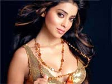 ஸ்ரேயா..1 மணி நேர கால்ஷீட்டுக்கு ரூ.5 லட்சம்!