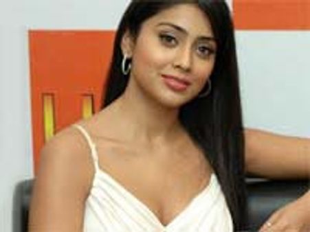 காஸனோவாவுக்காக மோகன்லாலுடன் துபாயில் ஸ்ரேயா!