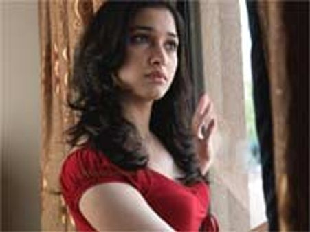 நான் அதிக சம்பளம் கேட்பதாக வதந்தி பரப்புகிறார்கள்-தமன்னா