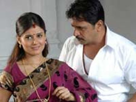 பெட்டியில் தூங்கும் ஆக்ஷன் கிங் படங்கள்!