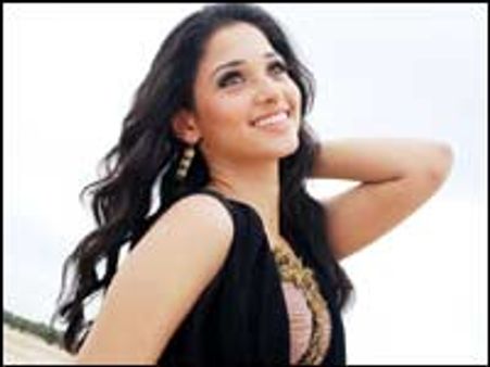 'சம்பளம் கிடக்கட்டும்... கதை இருக்கா?' - தமன்னா