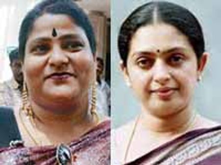 கவர்ச்சி நடிகை மாயா - சீதாவை ஒன்றாக விசாரிக்கும் போலீஸ்!