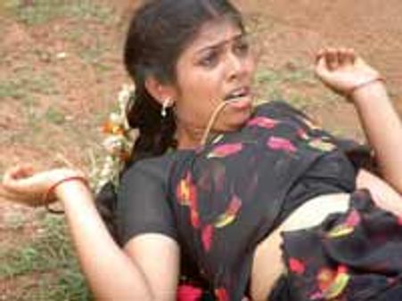 'வில்லனிடமிருந்து' மகளைக் காப்பாத்துங்க-பாக்யாஞ்சலி தந்தை புகார்