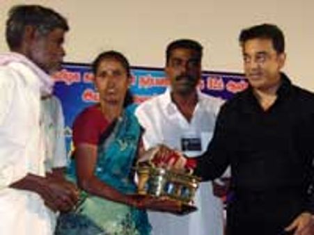 கமல்ஹாசனின் 56வது பிறந்த நாள்-ரசிகர்கள் உறுப்பு தானம்