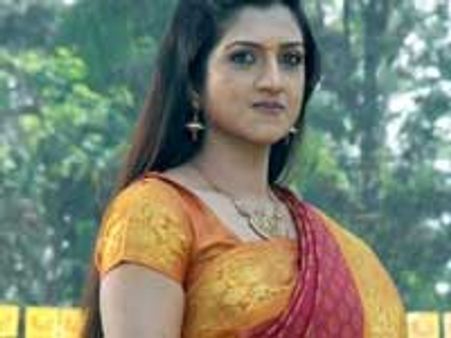 ரிஷீகாவை கஷ்டப்படுத்திய டூ பீஸ்!