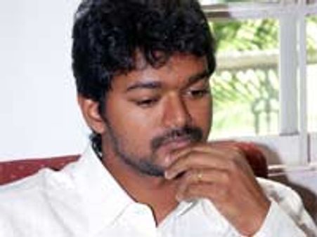 மோகனகிருஷ்ணன் என்கெளண்டர்: விஜய்-குஷ்பு பாராட்டு!