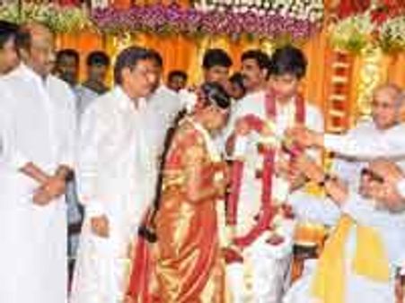 திருநாவுக்கரசர் மகள் திருமணம்... ரஜினி வாழ்த்து!