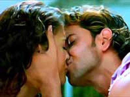 ஹ்ரித்திக்குடன் கிளுகிளு காட்சிகள்... ஐஸ்வர்யா ராய் குடும்பத்தில் சிக்கல்?