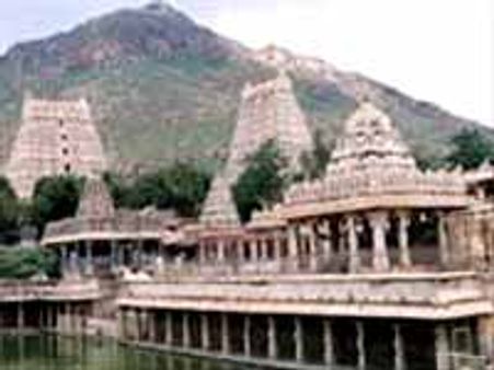 அண்ணாமலையார் கோயில் கோபுரங்களுக்கு ஒளிரும் விளக்குகள் - ரஜினி ஏற்பாடு!