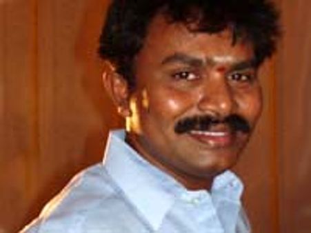 'மரியாதையா கொடுத்திரு!'-புது இயக்குநரை மிரட்டும் 'அருவா' ஹரி