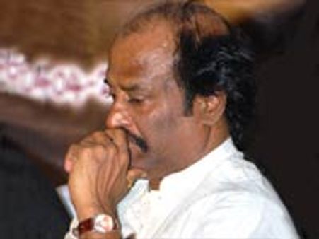 விபத்தில் ரசிகர் மரணம்: ரஜினி அனுதாபம்!