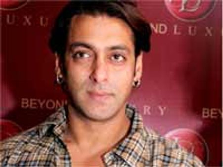 பிக் பாஸ் நிகழ்ச்சியில் ஆபாசம்: சல்மான் கான் மீது வழக்கு!